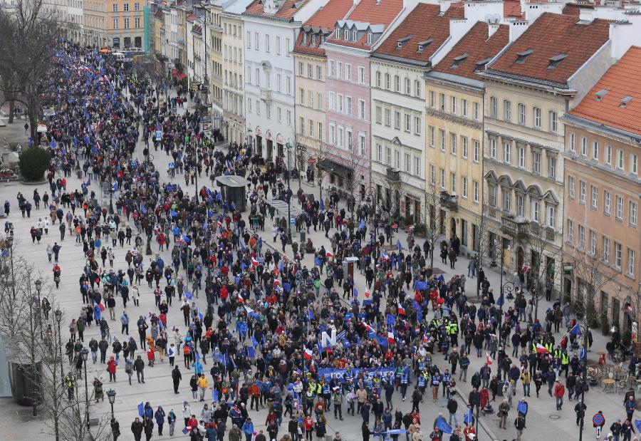 Zwolennicy członkostwa Polski w UE na trasie marszu