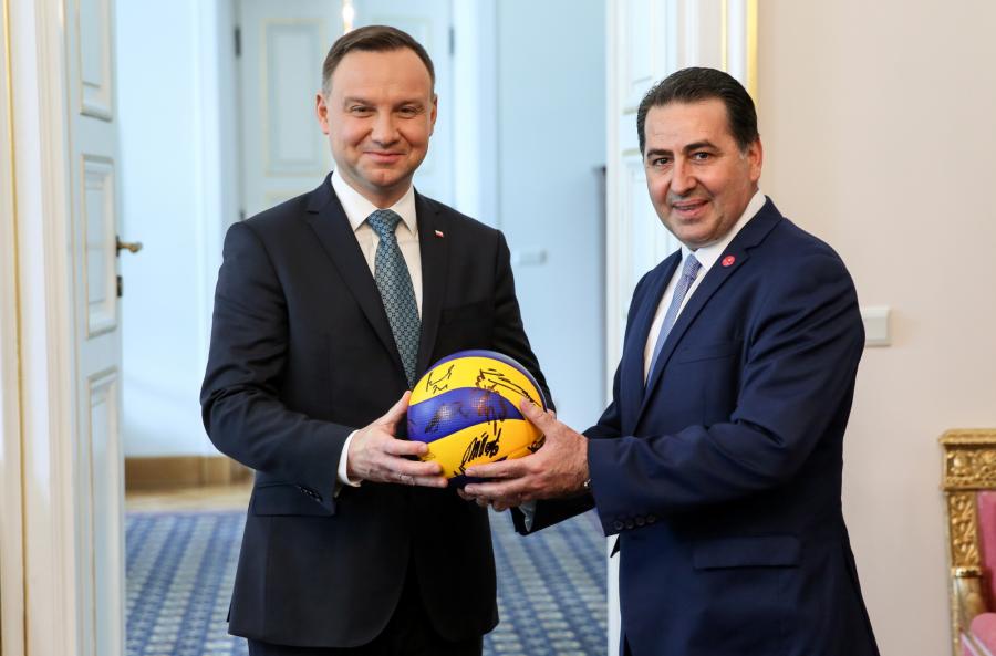 Prezydenta Andrzeja Dudy spotkał się z trenerem reprezentacji mężczyzn w piłce siatkowej Ferdinando De Giorgim