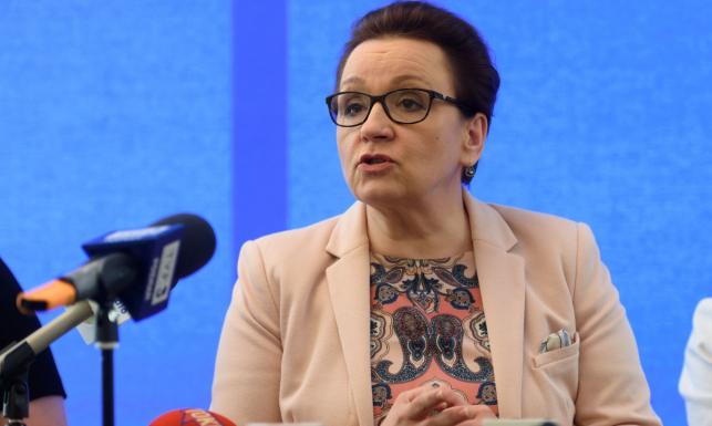 Blisko 9 tysięcy nauczycieli w wyniku reformy trafi na bruk. ZNP alarmuje i przedstawia DANE