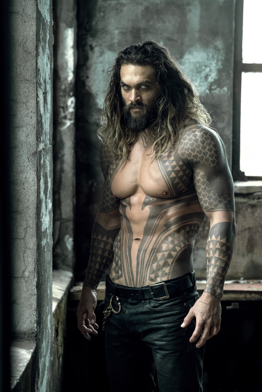 Jason Momoa w filmie "Liga Sprawiedliwości". Polska premiera 17 listopada 2017 roku.