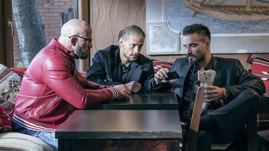 Tomasz Oświęciński, Sebastian Fabijański i Piotr Stramowski w filmie Patryka Vegi "Kobiety mafii"