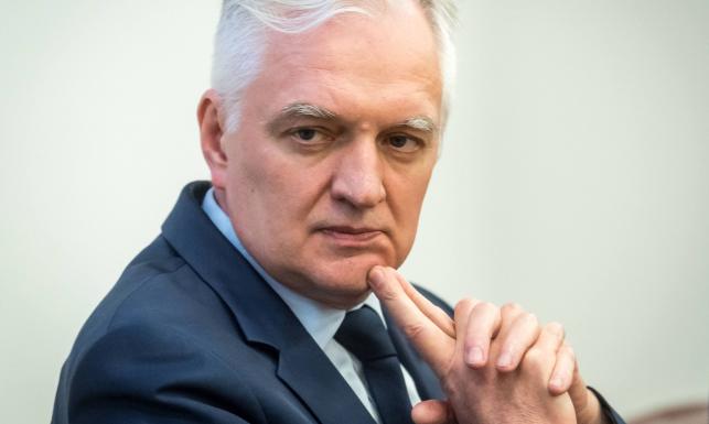 Do fryzjera rządową limuzyną. Rzeczniczka resortu Gowina: Pracuje często od 8 do 20