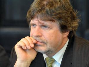 Sośnierz: Rząd dobrze walczy z epidemią