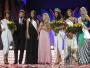 Finalistki Miss Supranational 2010 z prowadzącymi Izabelą Miko i Tomaszem Kammelem