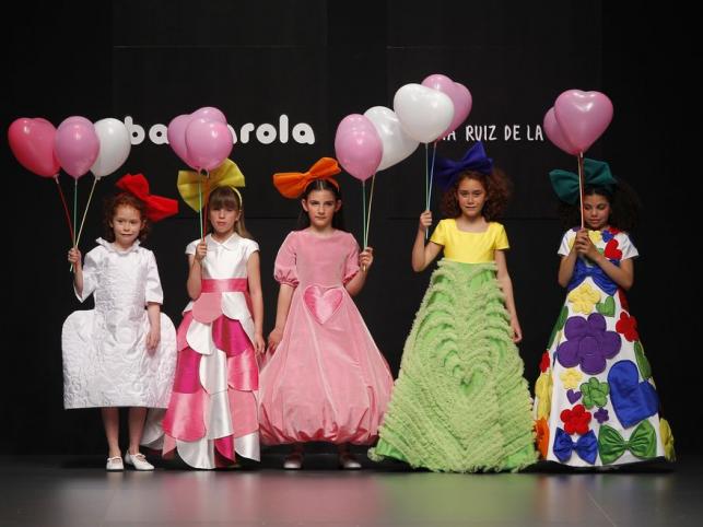 Kolekcja strojów komunijnych na sezon 2011 projektu Agathy Ruiz de la Prady 