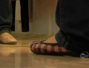 Buty z gazety wykonane przez chińskiego studenta. Źródło: TVN24