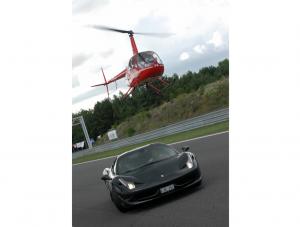 Co jest szybsze - ferrari czy helikopter?