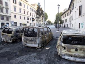 Zniszczenia po demonstracjach w Rzymie