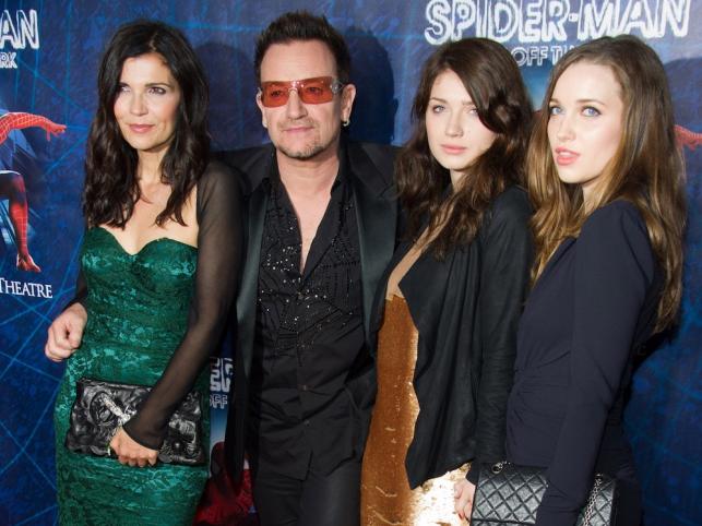 Bono z żoną Alison Hewson i córkami – Eve i Jordan