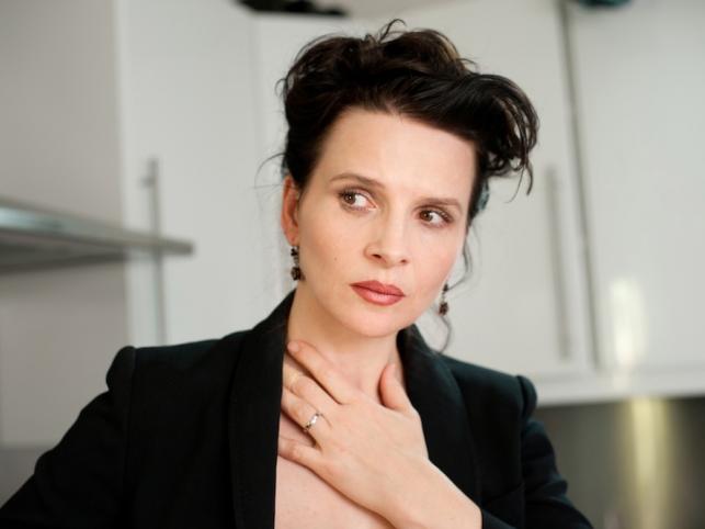 "Sponsoring" opowiada o Annie (w tej roli Juliette Binoche), dziennikarce magazynu dla kobiet, która przygotowuje artykuł na temat prostytuujących się we Francji młodych studentek / foto Marion Stalens