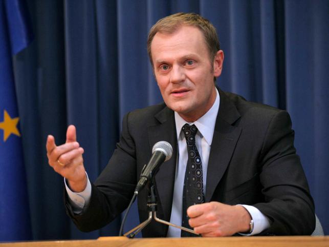Donald Tusk krytykuje prezydenta i lidera SLD