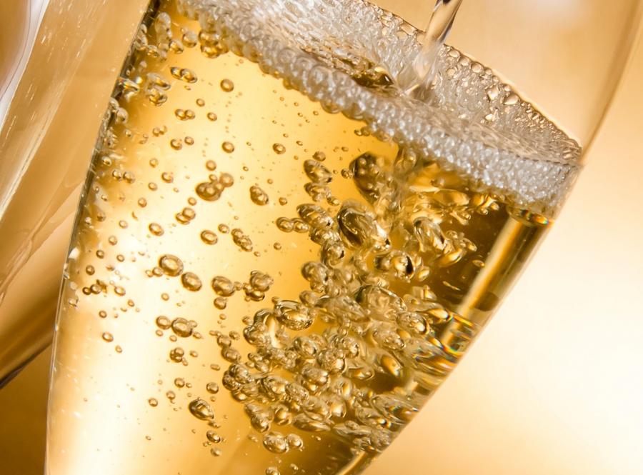 2. Unikaj szampana i prosecco
