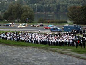 Pseudokibice Legii oskarżają policję