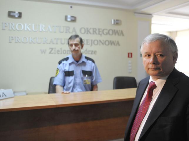 Dlaczego szef PiS tłumaczył się prokuratorom