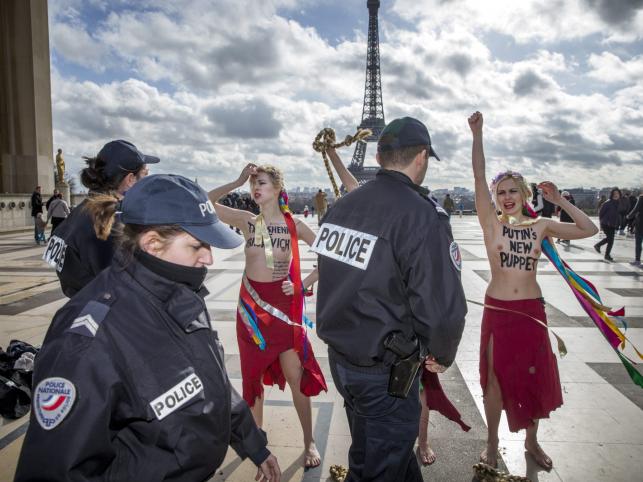 Protest Femen w Paryżu