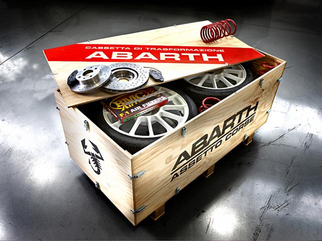 W połowie listopada wystartuje w Polsce sprzedaż dwóch modeli - 500 Abarth i grande punto Abarth