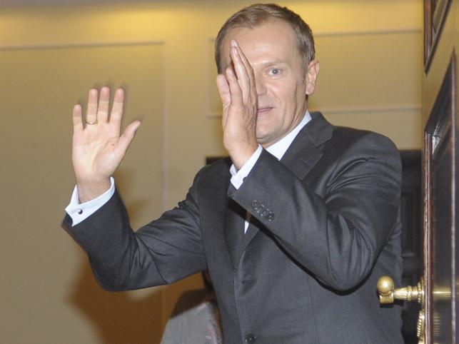 Tusk da opozycjonistom trzysta złotych