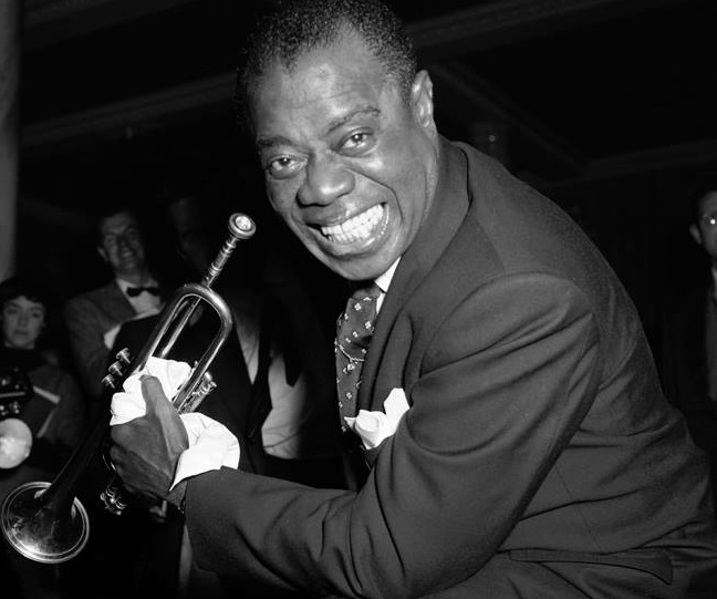 "White Christmas" – Louis Armstrong