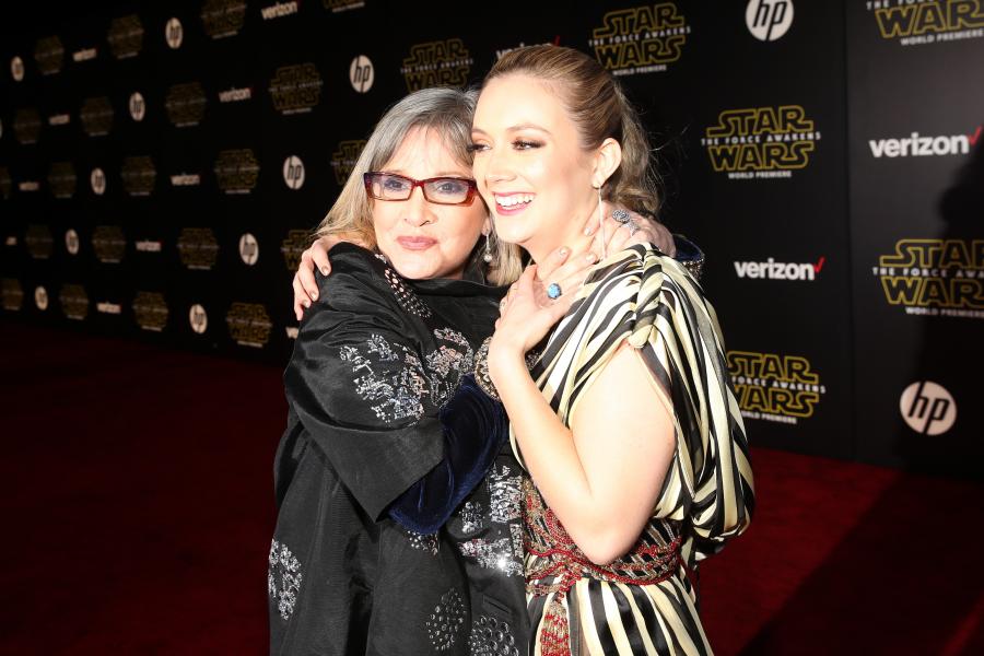 Carrie Fisher i jej córka Billie Lourd na premierze "Gwiezdnych wojen: Przebudzenia Mocy"