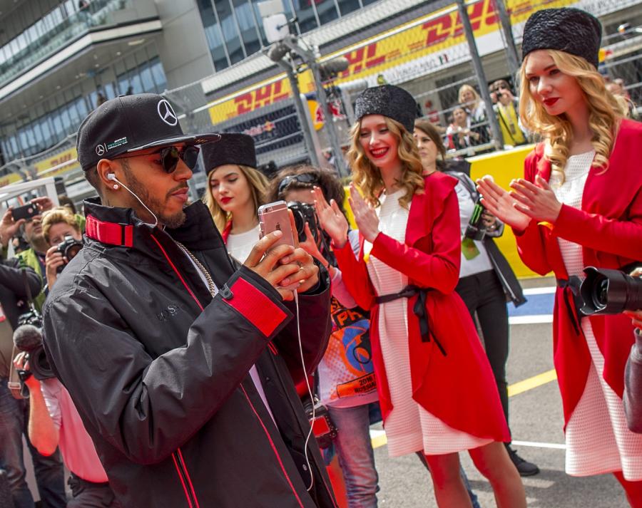 Piękne Rosjanki i Putin dodatkową "atrakcją" Grand Prix Formuły 1 w Soczi.