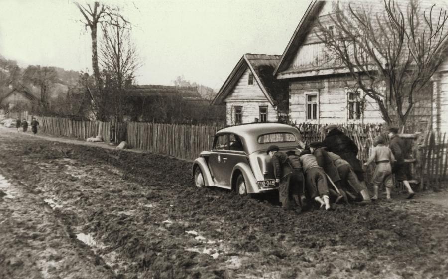 Tak motoryzowano II Rzeczpospolitą. Najlepsze FOTOGRAFIE z Narodowego Archiwum Cyfrowego