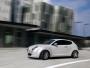 MiTo z mocą 135 KM jest lepsza - pierwszą setkę zdobywa w 8,4 s, zabawa
kończy się przy 207 km/h (średnie spalanie - 5,6 l). Wreszcie topowa turbodoładowana maszyneria - 170 KM zrywa asfalt od zera do 100 km/h w 7,5 s, pędzi do 219 km/h a średnio zużywa 6 l/100 km jazdy