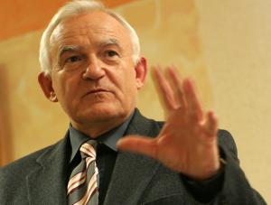Miller: Marcinkiewicz uległ afrodyzjakom władzy