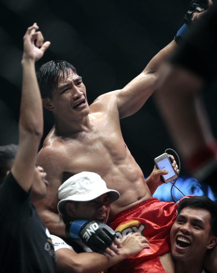 Krew, pot i łzy, czyli "ONE Championship MMA in Singapore"
